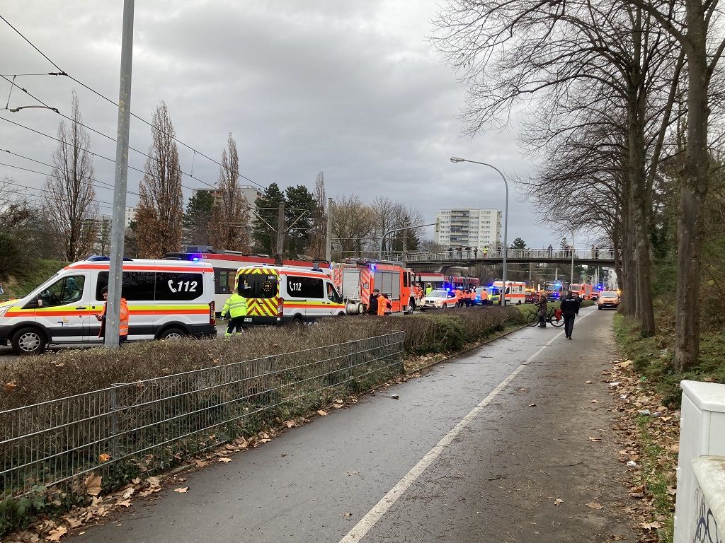 Straßenbahnkollision mit Rettungskräften am Lindenwäldle