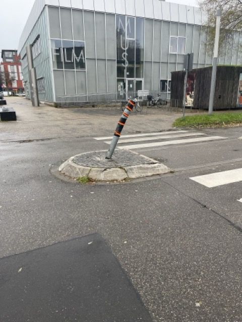 Abgesägter Laternenpfahl 