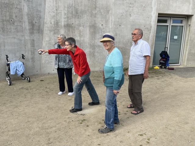 Menschen, die Boule spielen