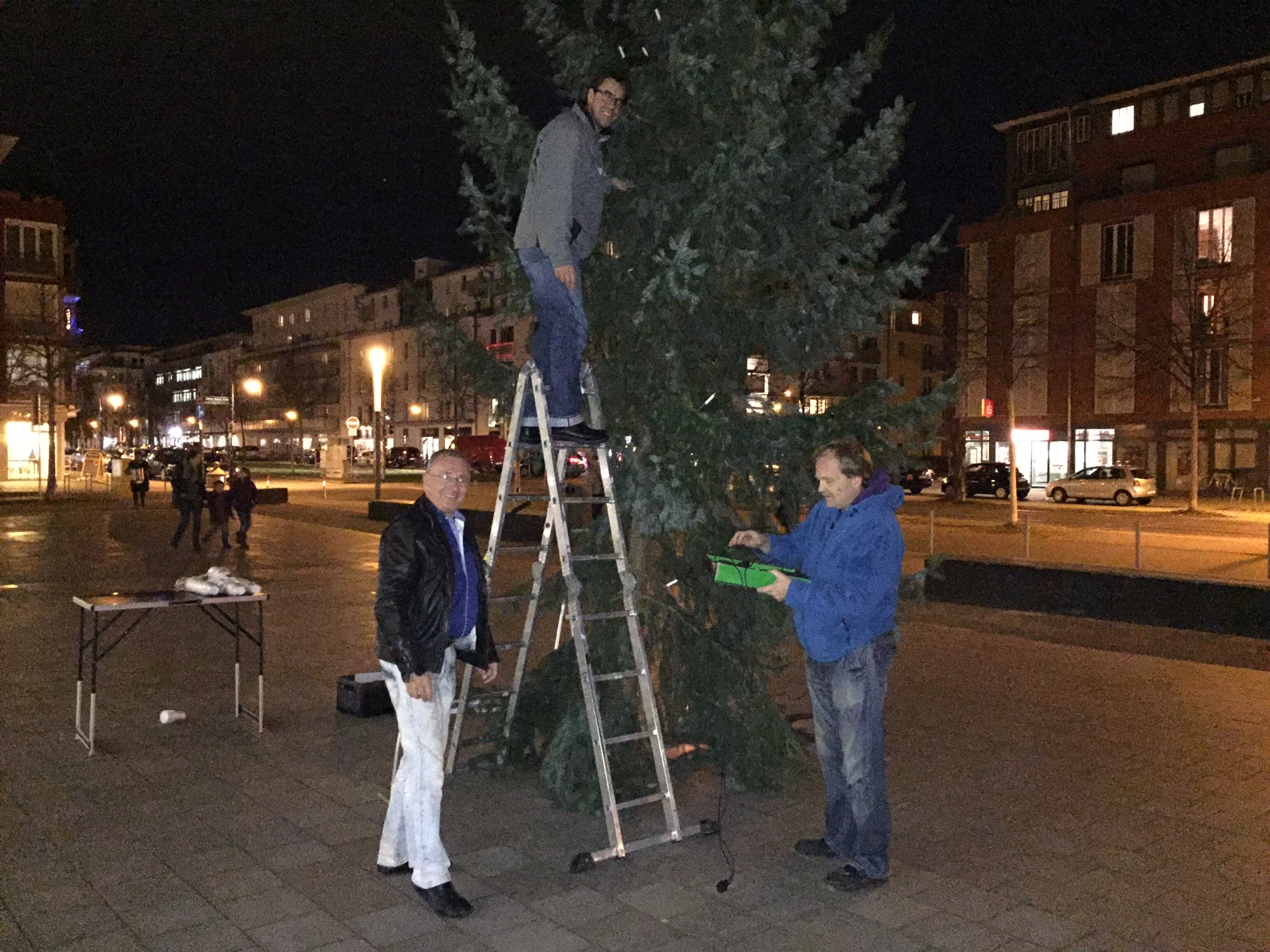 Weihnachtsbaumschuecken Gewerbeverein