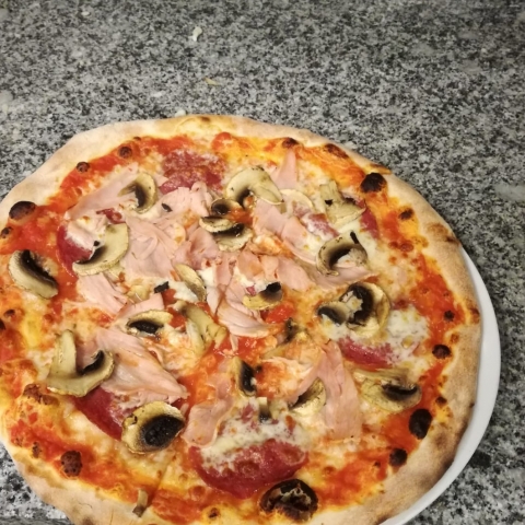 Mittagstisch Pizza Italia Pizza Pilze
