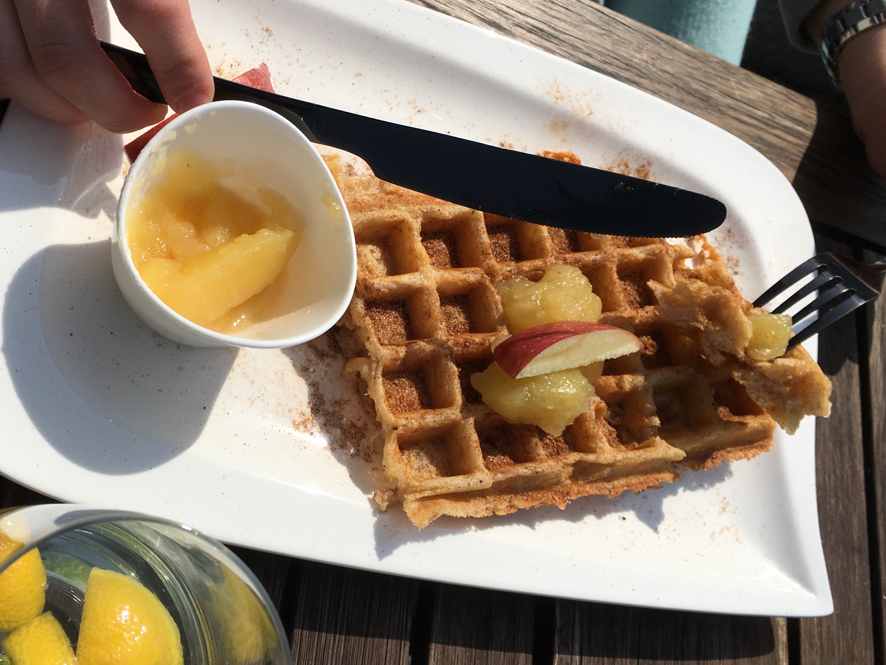 MIttagstisch Kaffeezeit Waffel