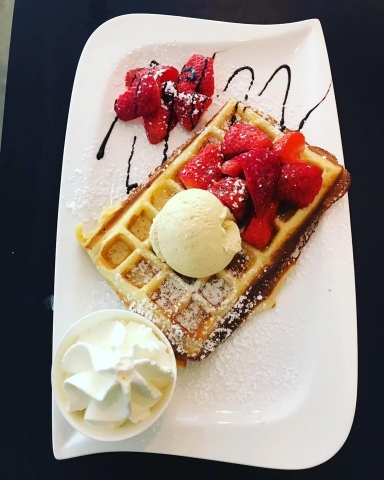 Waffel Vanilleeis Erdbeeren Kaffeezeit Rieselfeld