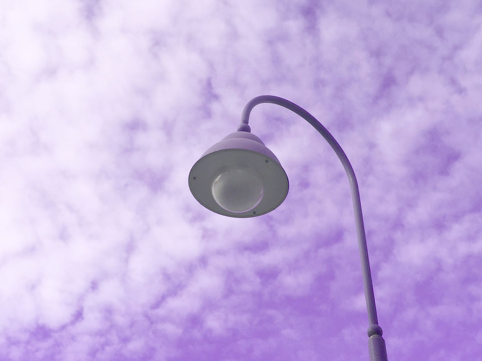 Straßenlaterne Rieselfeld BIZ lila