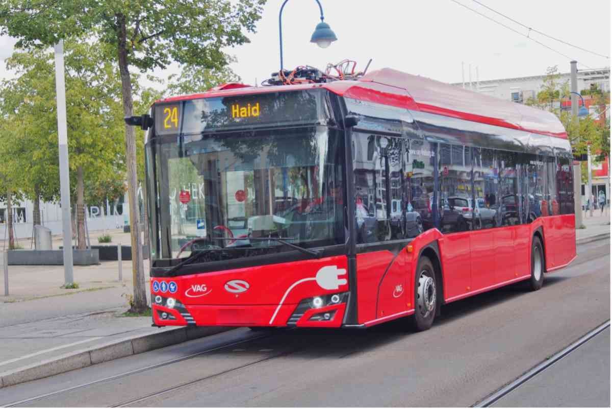 Die neuen Elektrobusse der VAG fahren auch durchs Rieselfeld