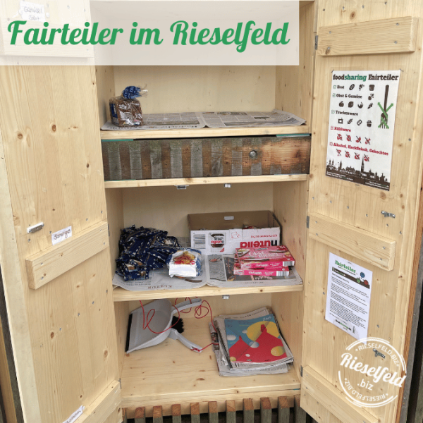 offener Fairteiler-Schrank mit Inhalt