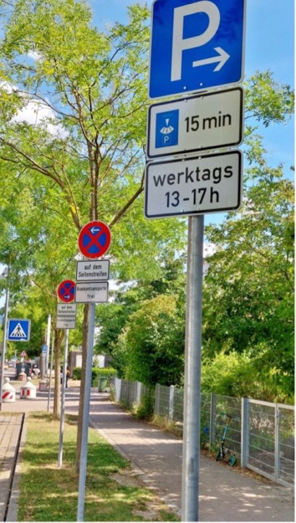 Neue Schilder an der Willy-Brandt-Allee