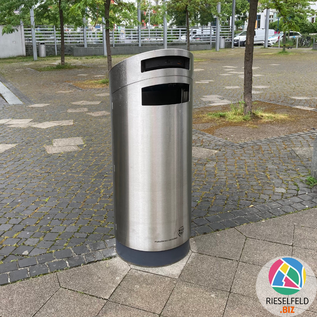 Abfallbehälter "Hai" auf dem Geschwister-Scholl-Platz