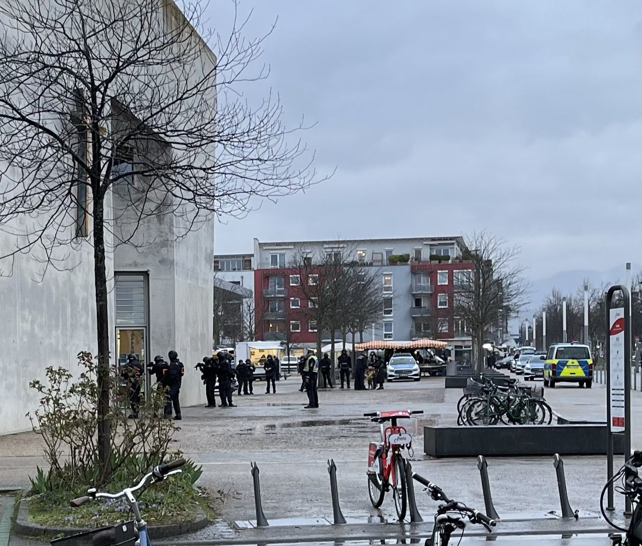 Polizeieinsatz - Maria-Magdalena-Kirche Rieselfeld