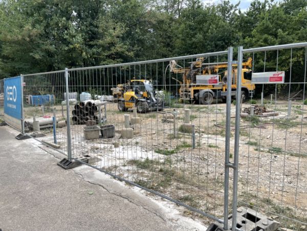 Baustelle mit Zaun